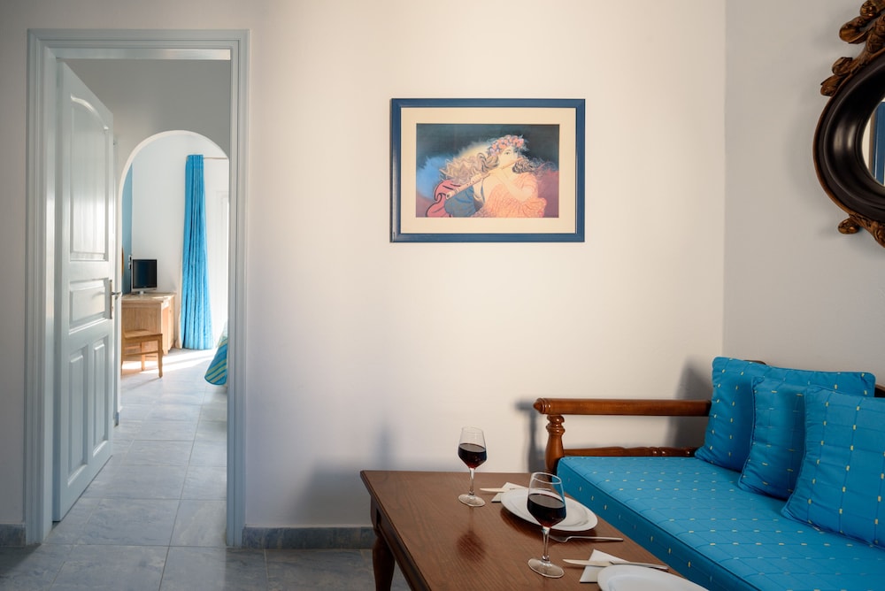 Alesahne Beach — Hotel rooms in Kamari, South Aegean