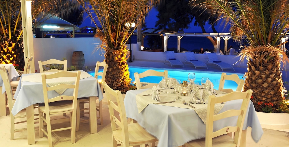 Alesahne Beach — Restaurant & bars in Kamari, South Aegean