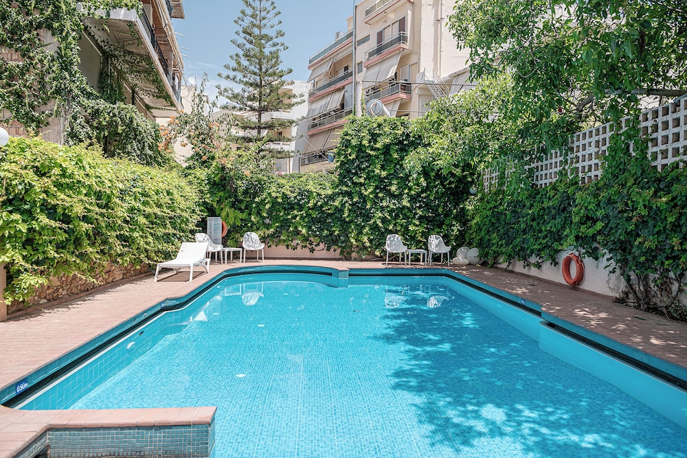 Civitel Akali Hotel — Swimming pool in Chania