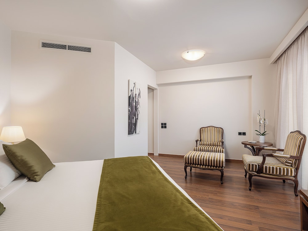 Civitel Akali Hotel — Hotel rooms in Chania
