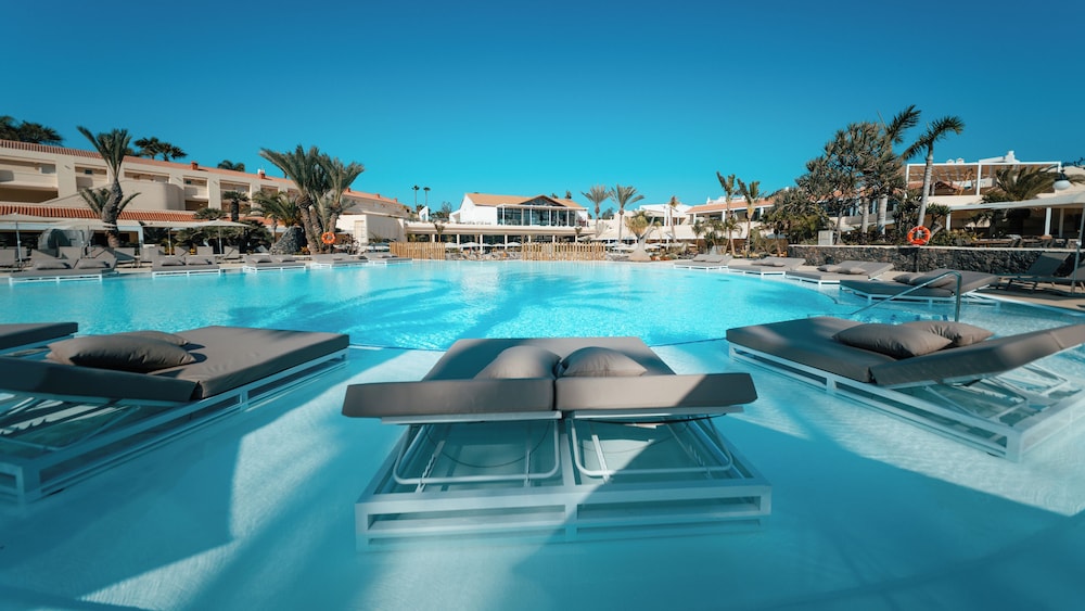 HD Lobos Natura Fuerteventura — Swimming pool in Corralejo, Canary Islands