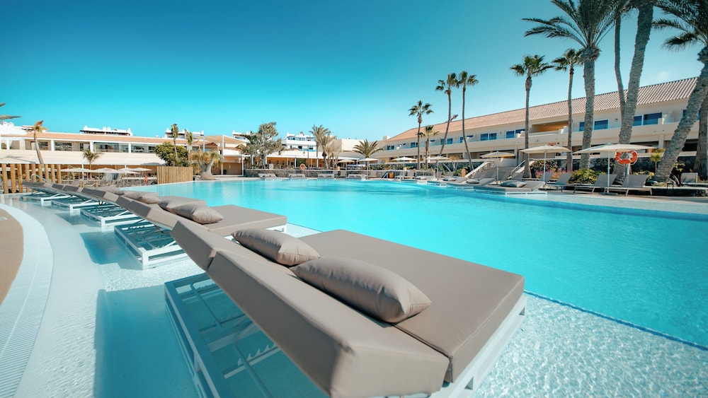 HD Lobos Natura Fuerteventura — Swimming pool in Corralejo, Canary Islands