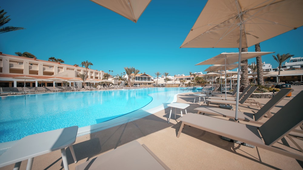 HD Lobos Natura Fuerteventura — Swimming pool in Corralejo, Canary Islands