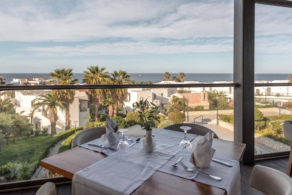 Annabelle Beach Resort - All Inclusive — Restaurant & bars in Hersonissos