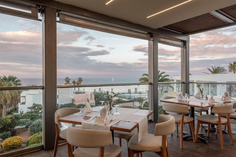 Annabelle Beach Resort - All Inclusive — Restaurant & bars in Hersonissos