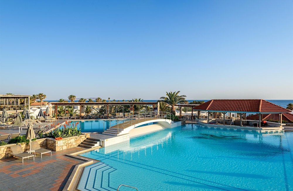 Annabelle Beach Resort - All Inclusive — Swimming pool in Hersonissos