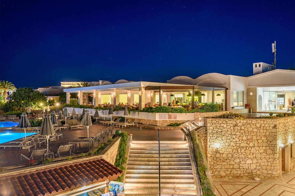 Annabelle Beach Resort - All Inclusive — Restaurant & bars in Hersonissos