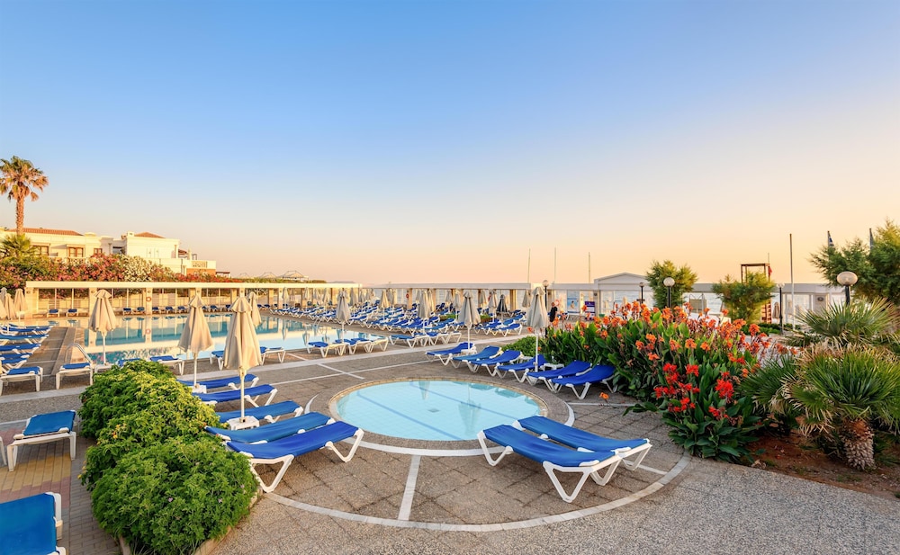 Annabelle Beach Resort - All Inclusive — Swimming pool in Hersonissos