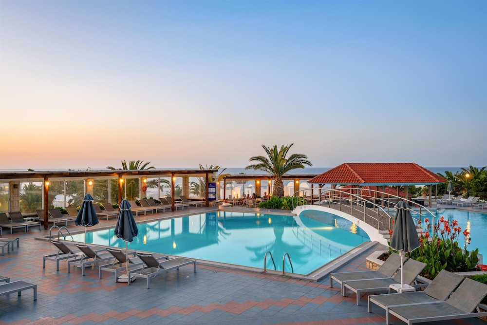 Annabelle Beach Resort - All Inclusive — Swimming pool in Hersonissos