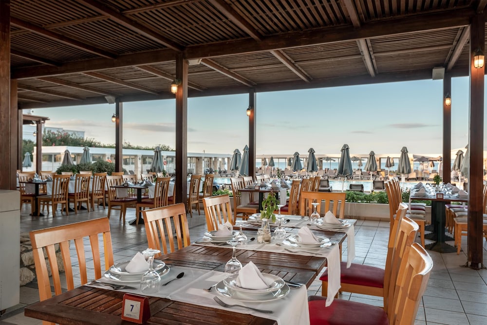 Annabelle Beach Resort - All Inclusive — Restaurant & bars in Hersonissos