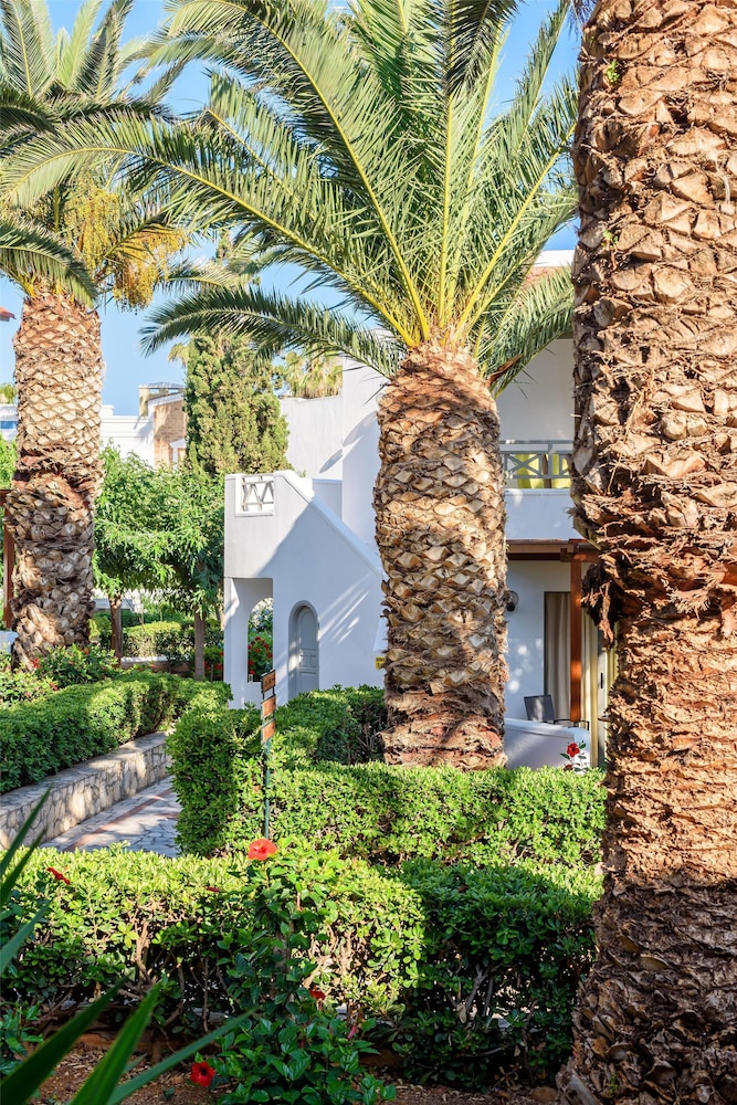 Annabelle Beach Resort - All Inclusive — Hotel building in Hersonissos