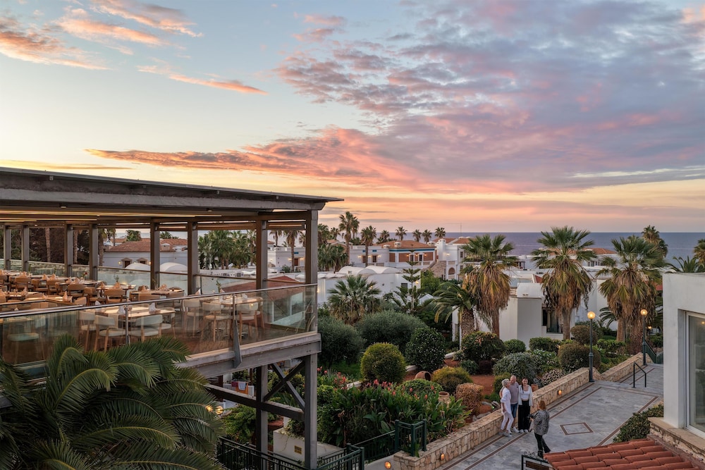 Annabelle Beach Resort - All Inclusive — Restaurant & bars in Hersonissos