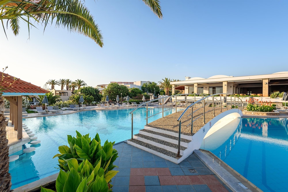 Annabelle Beach Resort - All Inclusive — Swimming pool in Hersonissos