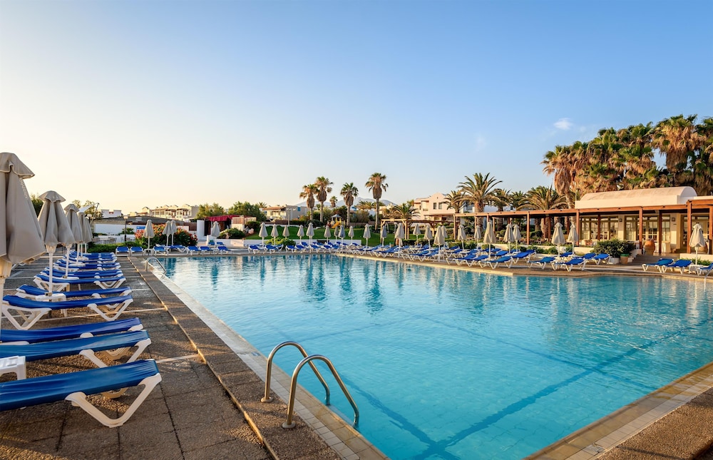 Annabelle Beach Resort - All Inclusive — Swimming pool in Hersonissos