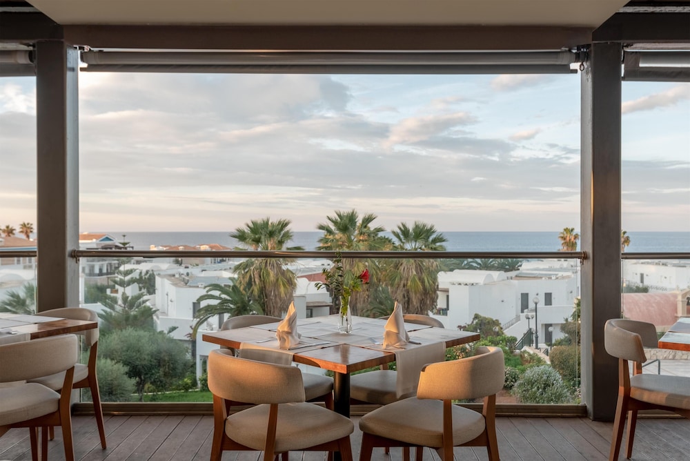 Annabelle Beach Resort - All Inclusive — Restaurant & bars in Hersonissos