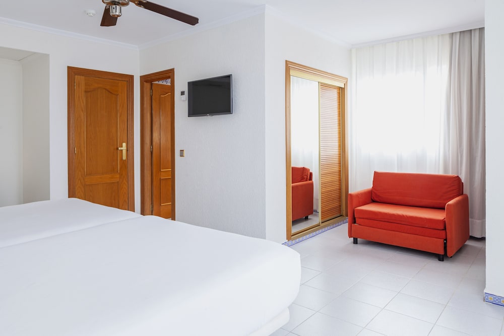Playasol Hotel — Hotel rooms in Roquetas de Mar, Andalusia