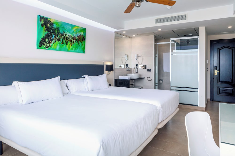 Playasol Hotel — Hotel rooms in Roquetas de Mar, Andalusia