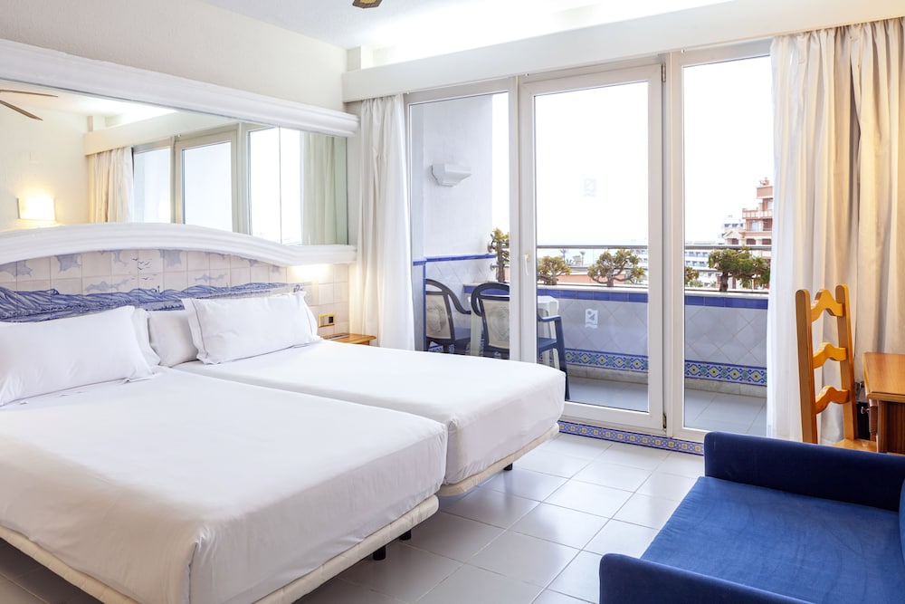 Playasol Hotel — Hotel rooms in Roquetas de Mar, Andalusia