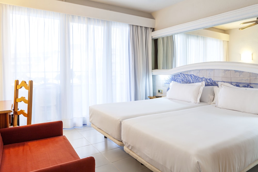 Playasol Hotel — Hotel rooms in Roquetas de Mar, Andalusia