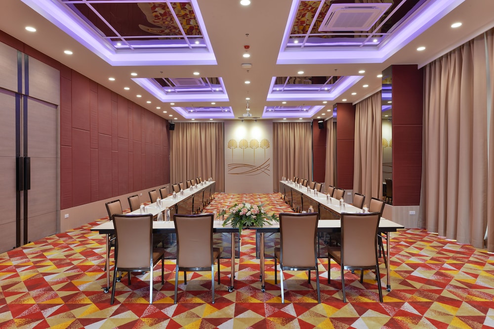 Le D'Tel Bangkok — Hotel building in Bangkok, Bangkok