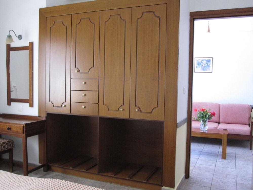 Amazones Villas Apartments — Hotel building in Stalida