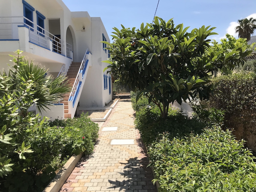 Amazones Villas Apartments — Hotel building in Stalida