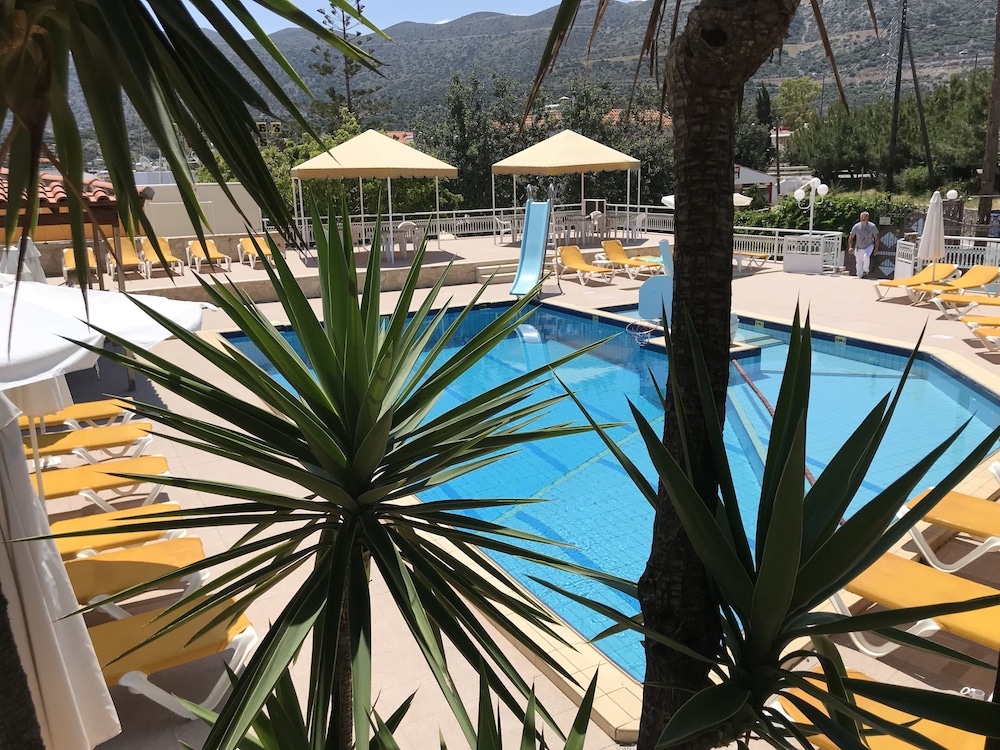 Amazones Villas Apartments — Swimming pool in Stalida