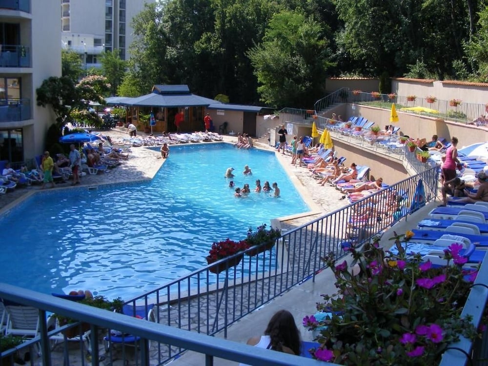 Regina Hotel — Swimming pool in Golden Sands, Varna Region