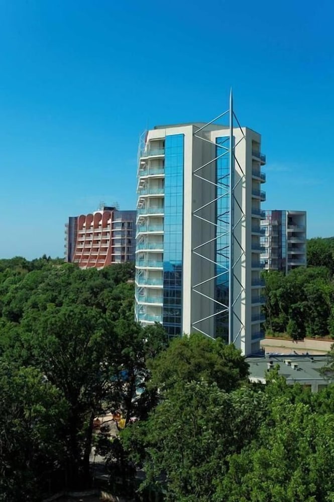 Regina Hotel — Hotel building in Golden Sands, Varna Region