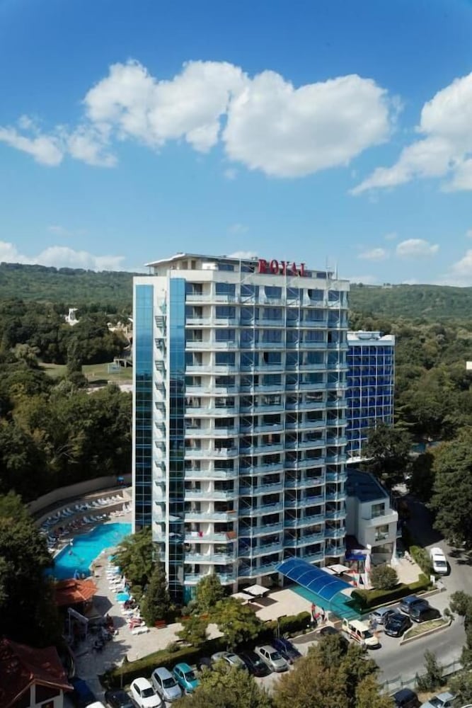 Regina Hotel — Hotel building in Golden Sands, Varna Region