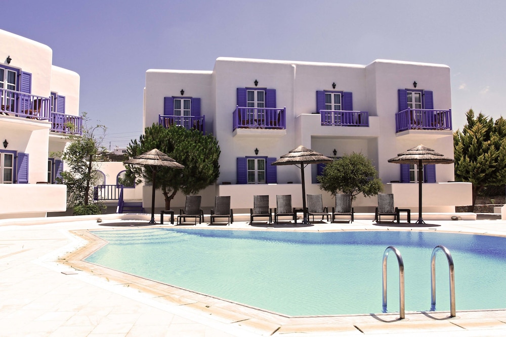 Anatolia Hotel — Hotel building in Ano Mera, South Aegean