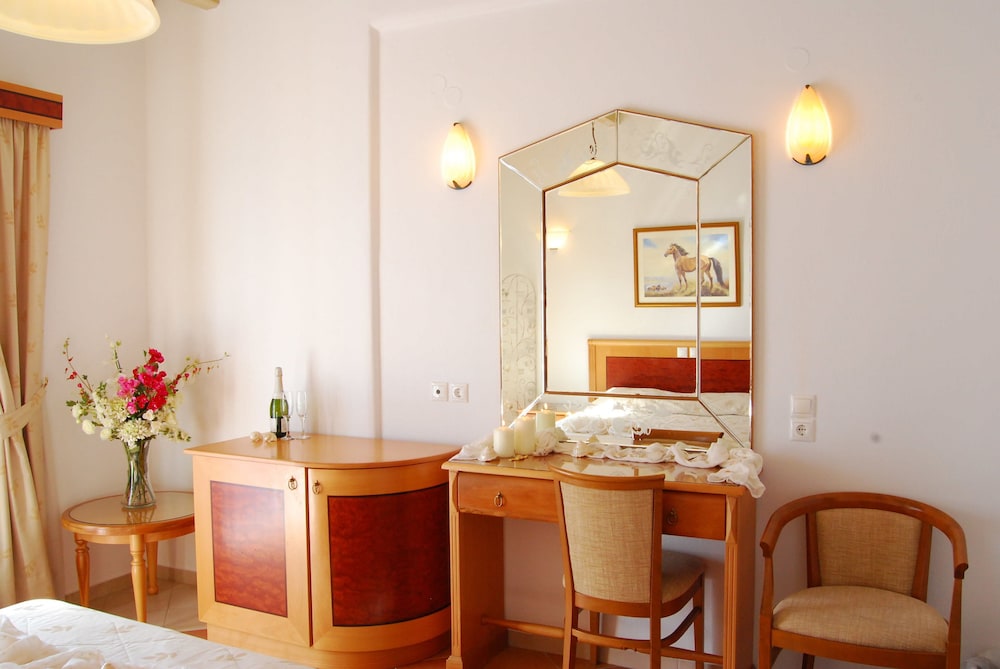 Anatolia Hotel — Hotel rooms in Ano Mera, South Aegean