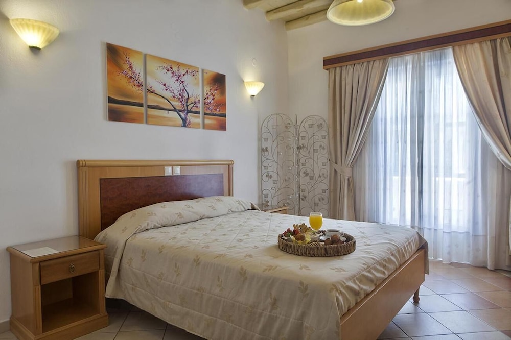 Anatolia Hotel — Hotel rooms in Ano Mera, South Aegean