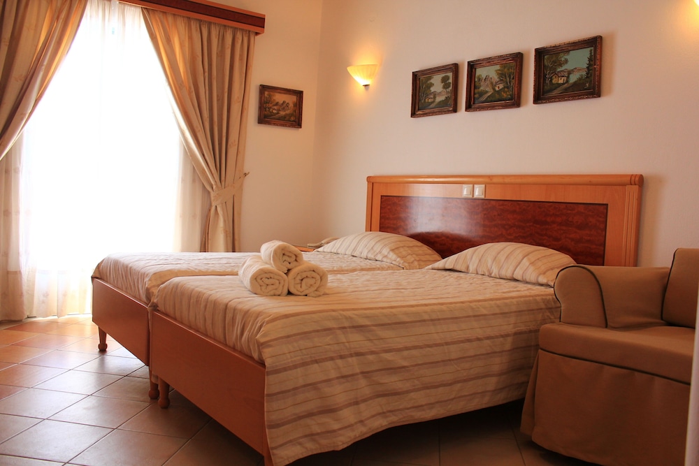 Anatolia Hotel — Hotel rooms in Ano Mera, South Aegean