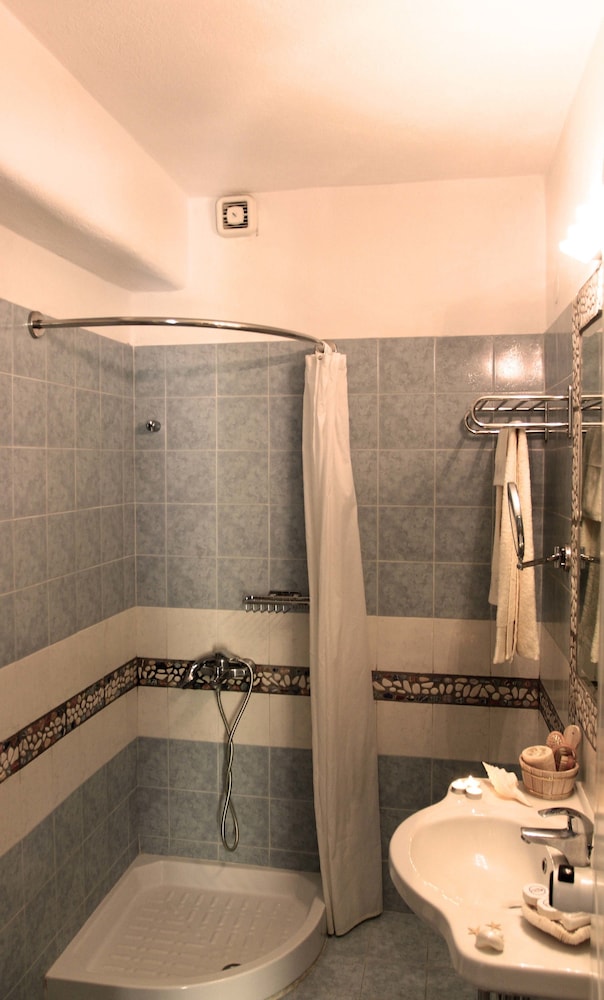 Anatolia Hotel — Hotel rooms in Ano Mera, South Aegean