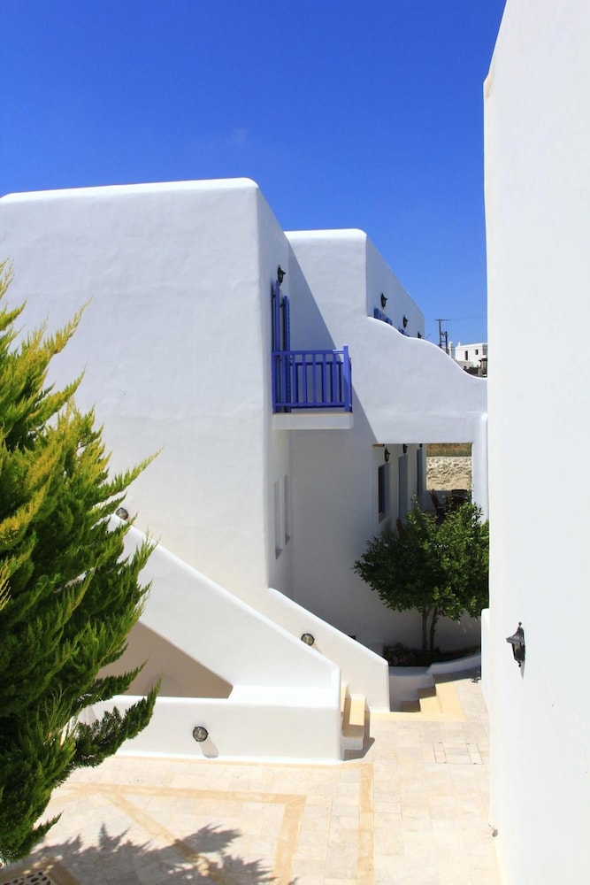 Anatolia Hotel — Hotel building in Ano Mera, South Aegean