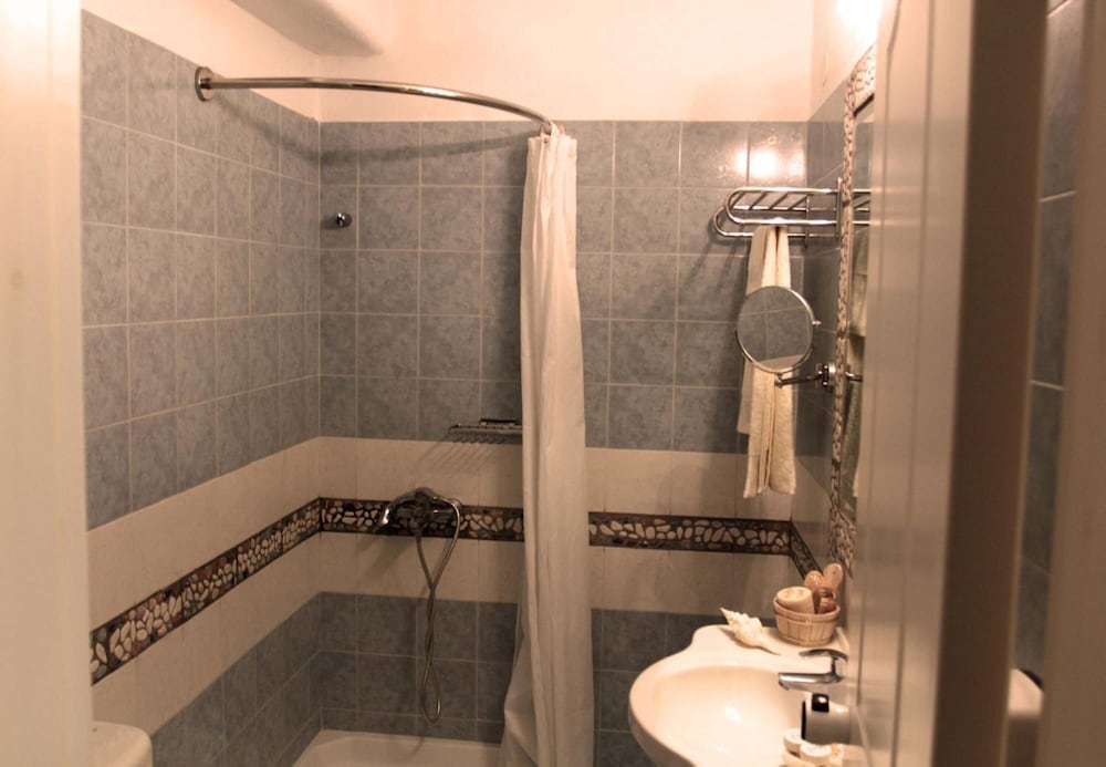 Anatolia Hotel — Hotel rooms in Ano Mera, South Aegean
