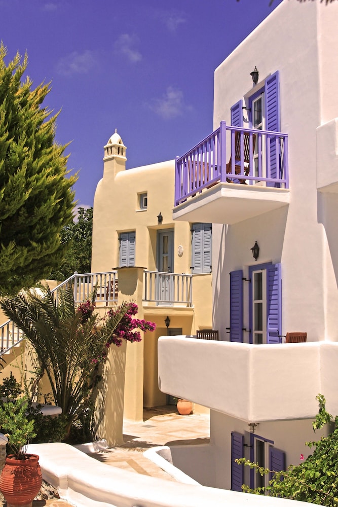 Anatolia Hotel — Hotel building in Ano Mera, South Aegean
