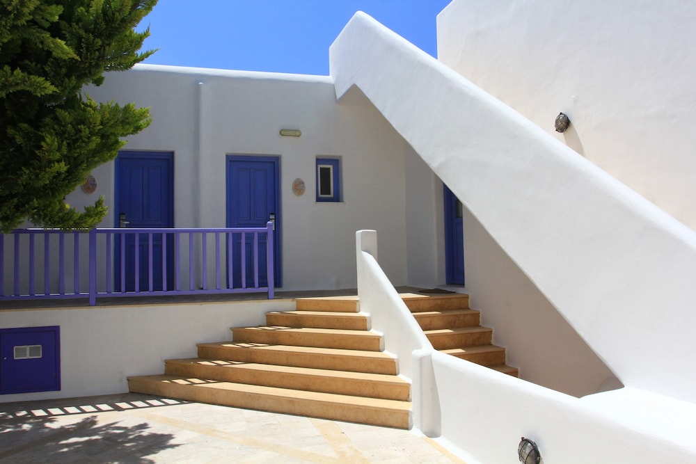 Anatolia Hotel — Hotel building in Ano Mera, South Aegean