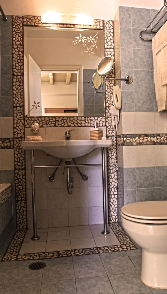 Anatolia Hotel — Hotel rooms in Ano Mera, South Aegean