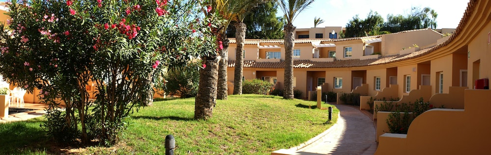 Hotel Royal Suite — Hotel building in Costa Calma, Canary Islands