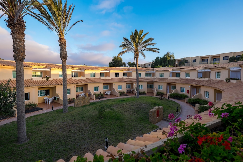 Hotel Royal Suite — Hotel building in Costa Calma, Canary Islands