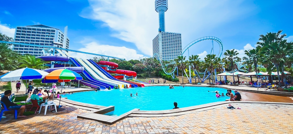 Pattaya Park Beach Resort — Swimming pool in Pattaya, Chonburi