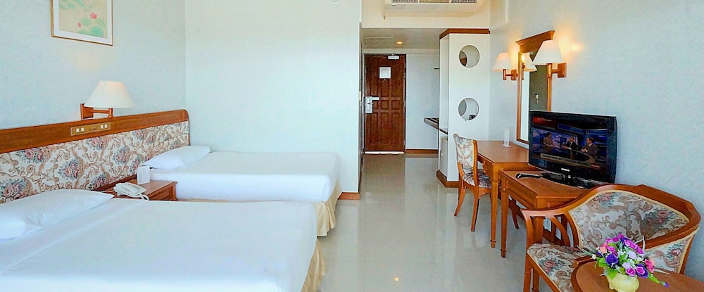 Pattaya Park Beach Resort — Hotel rooms in Pattaya, Chonburi