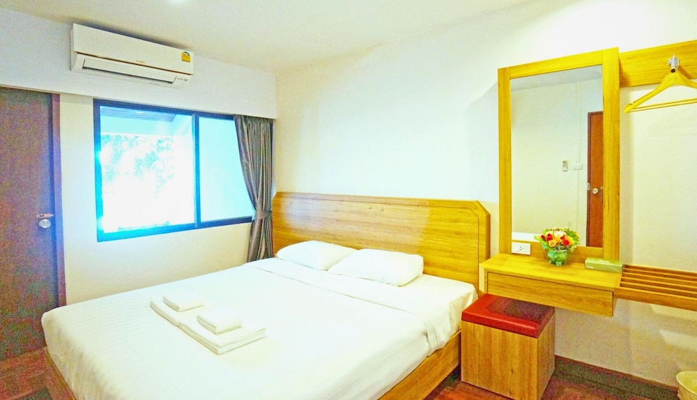 Pattaya Park Beach Resort — Hotel rooms in Pattaya, Chonburi