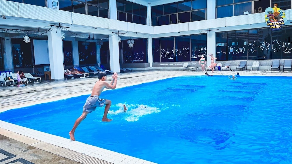 Pattaya Park Beach Resort — Swimming pool in Pattaya, Chonburi