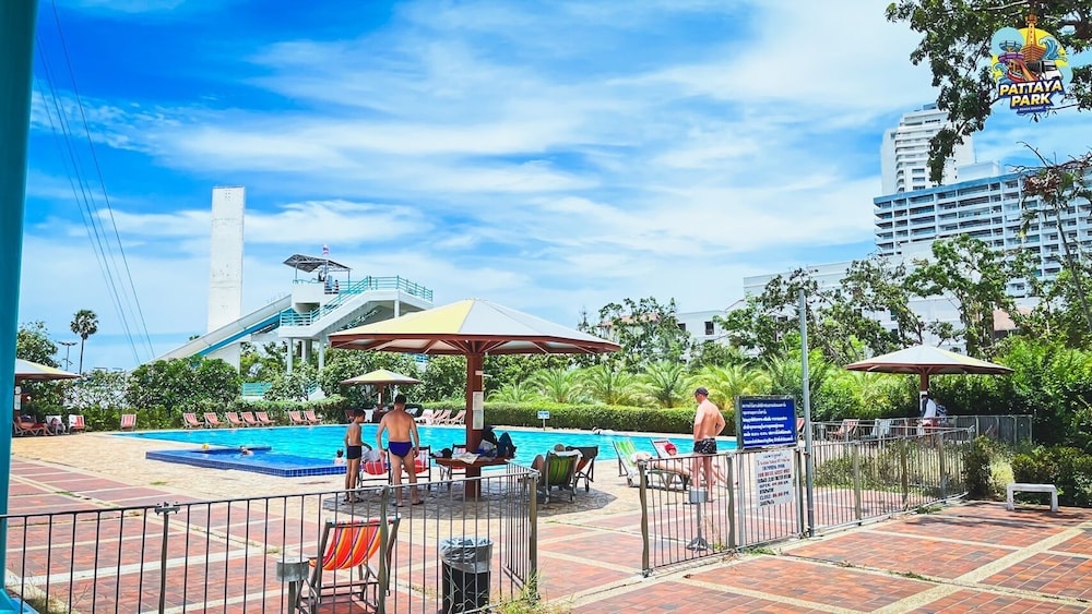 Pattaya Park Beach Resort — Swimming pool in Pattaya, Chonburi