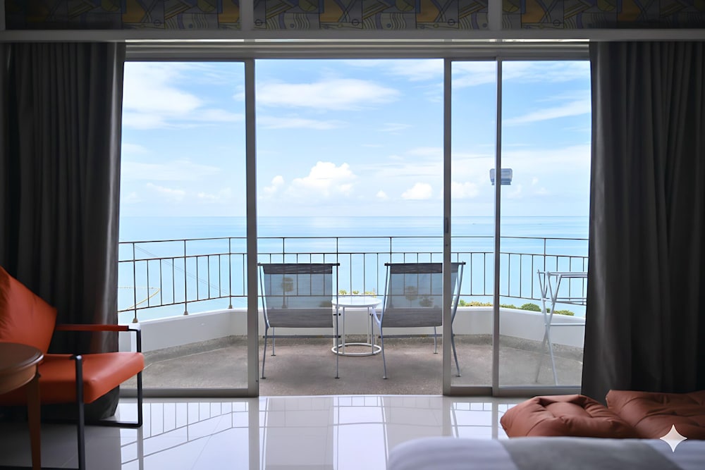 Pattaya Park Beach Resort — Hotel rooms in Pattaya, Chonburi