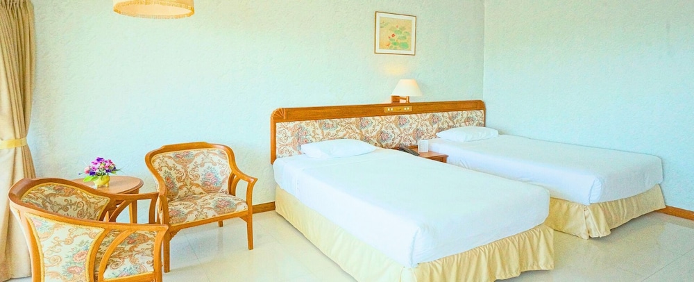 Pattaya Park Beach Resort — Hotel rooms in Pattaya, Chonburi