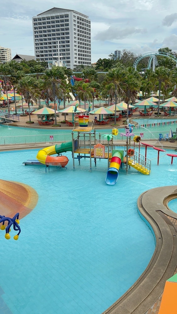 Pattaya Park Beach Resort — Swimming pool in Pattaya, Chonburi
